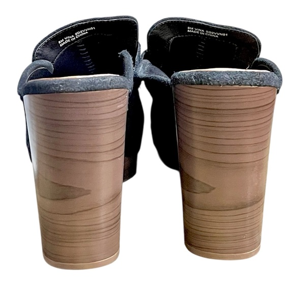 Stylish Black Suede Women's Clogs - Picture 3 of 5